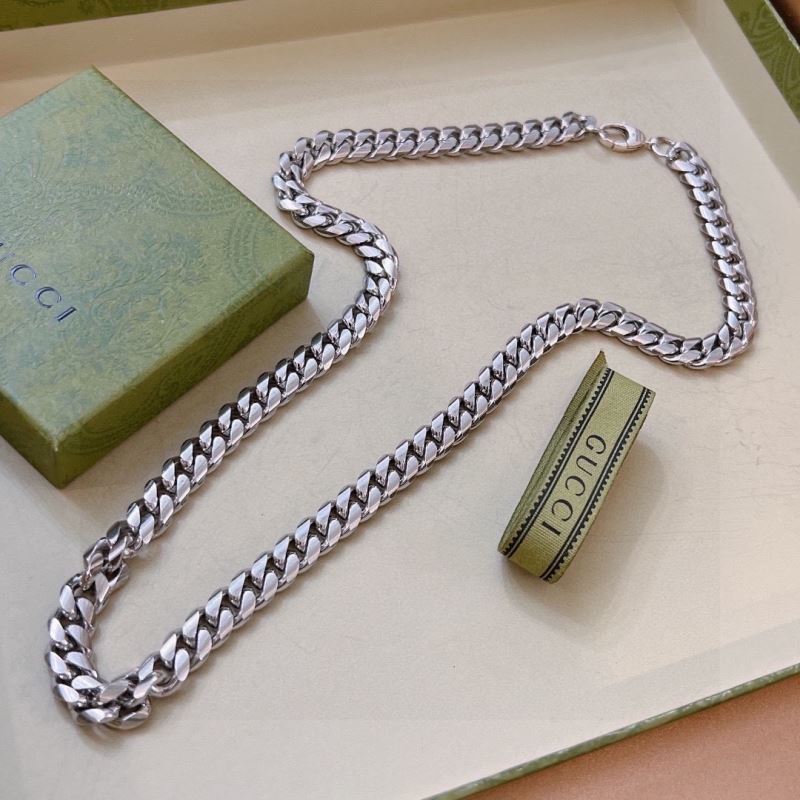 G*u*i necklaces